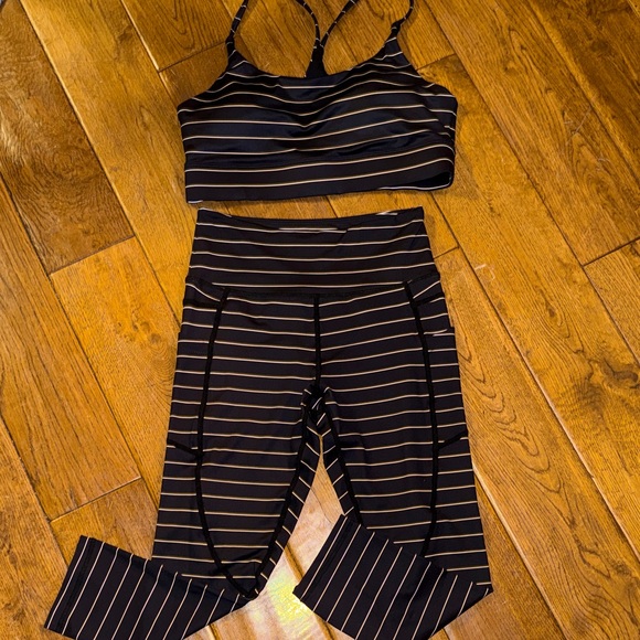 Zyia Active Striped Black and White Women's Sports Bra and leggings Set - Picture 1 of 9